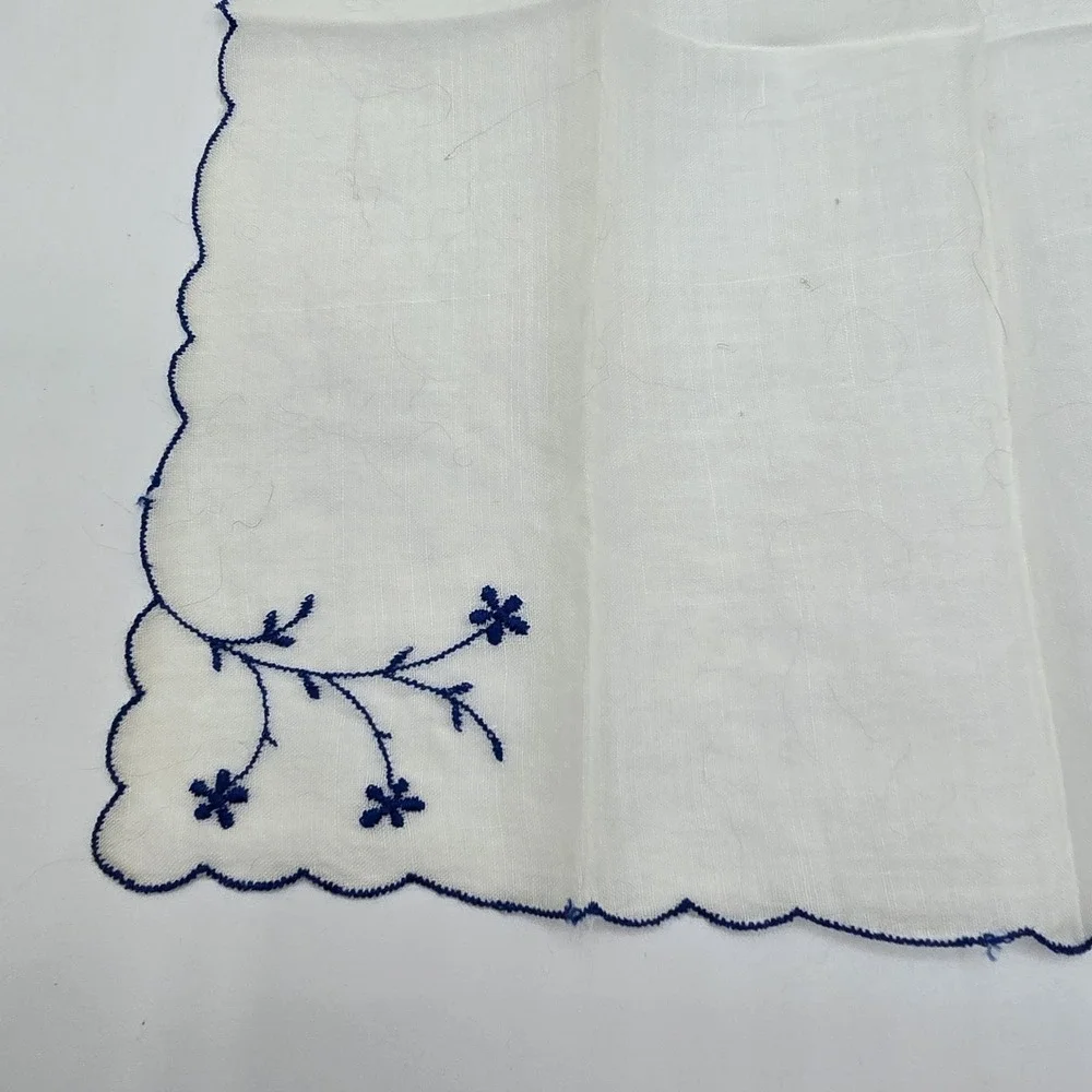 Vintage FLOWERS Ladies Handkerchief Hanky Floral‎ Blue White